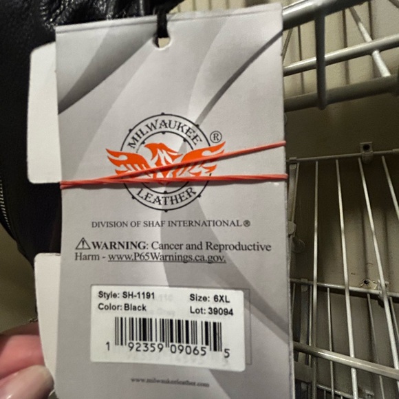 Milwaukee Leather Men’s leather vest and chaps. - Picture 6 of 8